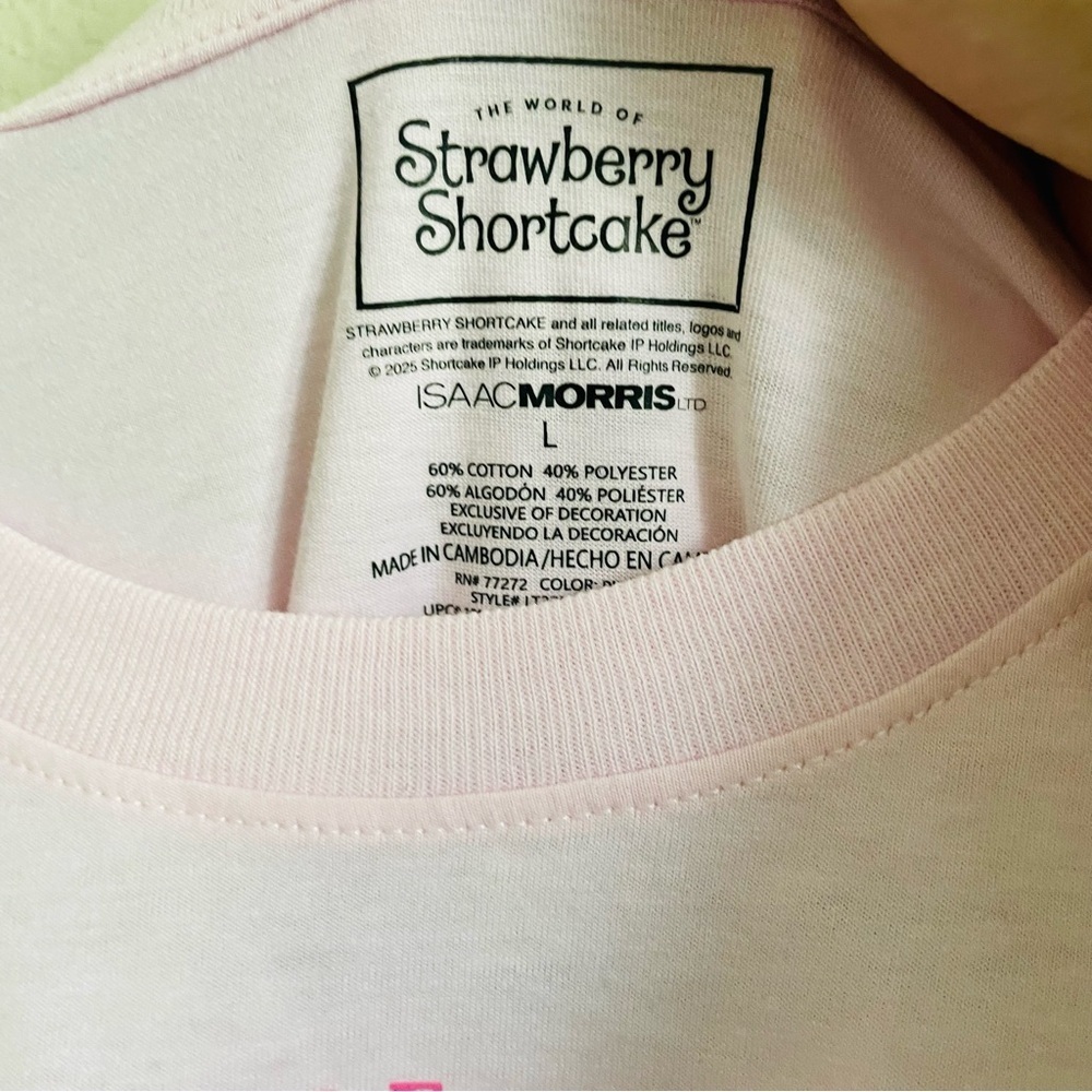 Strawberry shortcake woman’s graphic tee size L pink strawberry feminine casual - Picture 3 of 7